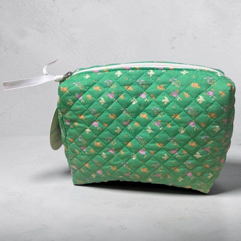 Green Quilted Floral Cosmetic Pouch NWT - Picture 3 of 6